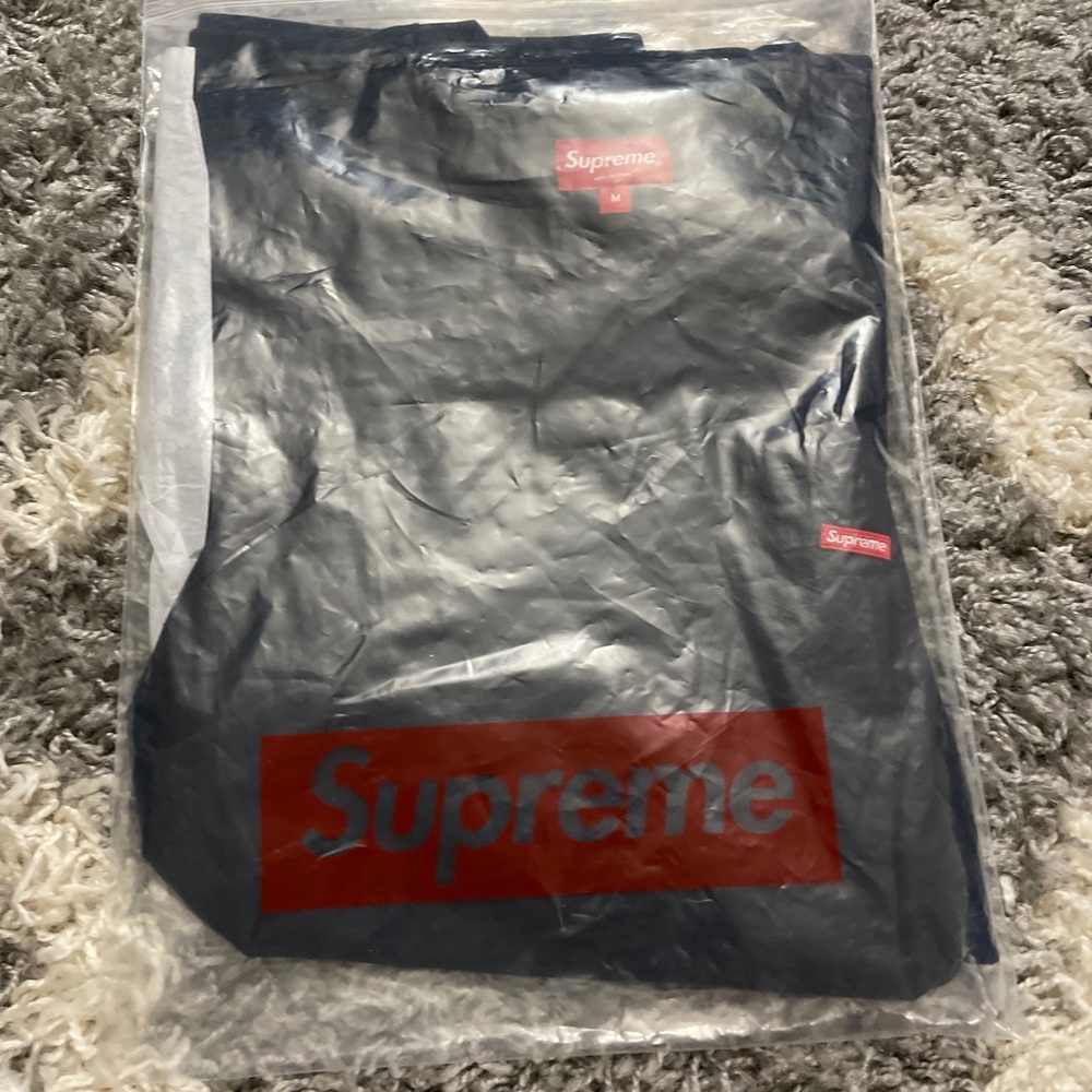 Supreme Small Box Logo Size Medium New Navy L/S